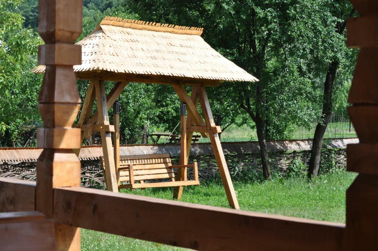 Cabana Iza Hotel Bîrsana Екстериор снимка