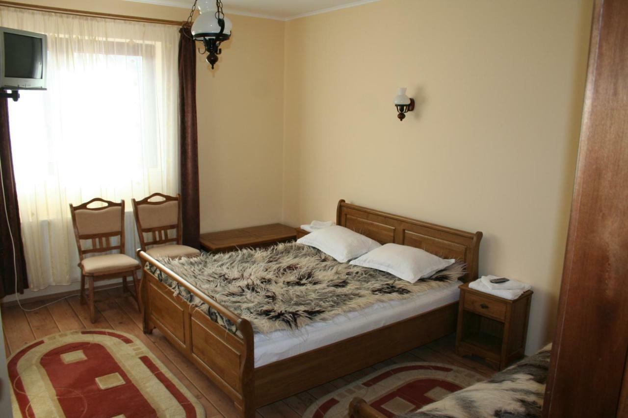 Cabana Iza Hotel Bîrsana Екстериор снимка